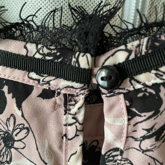 Lily White Floral top - Picture 7 of 7